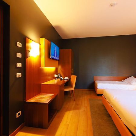 Hotel Villa Delle Rose - Malpensa Oleggio Dış mekan fotoğraf