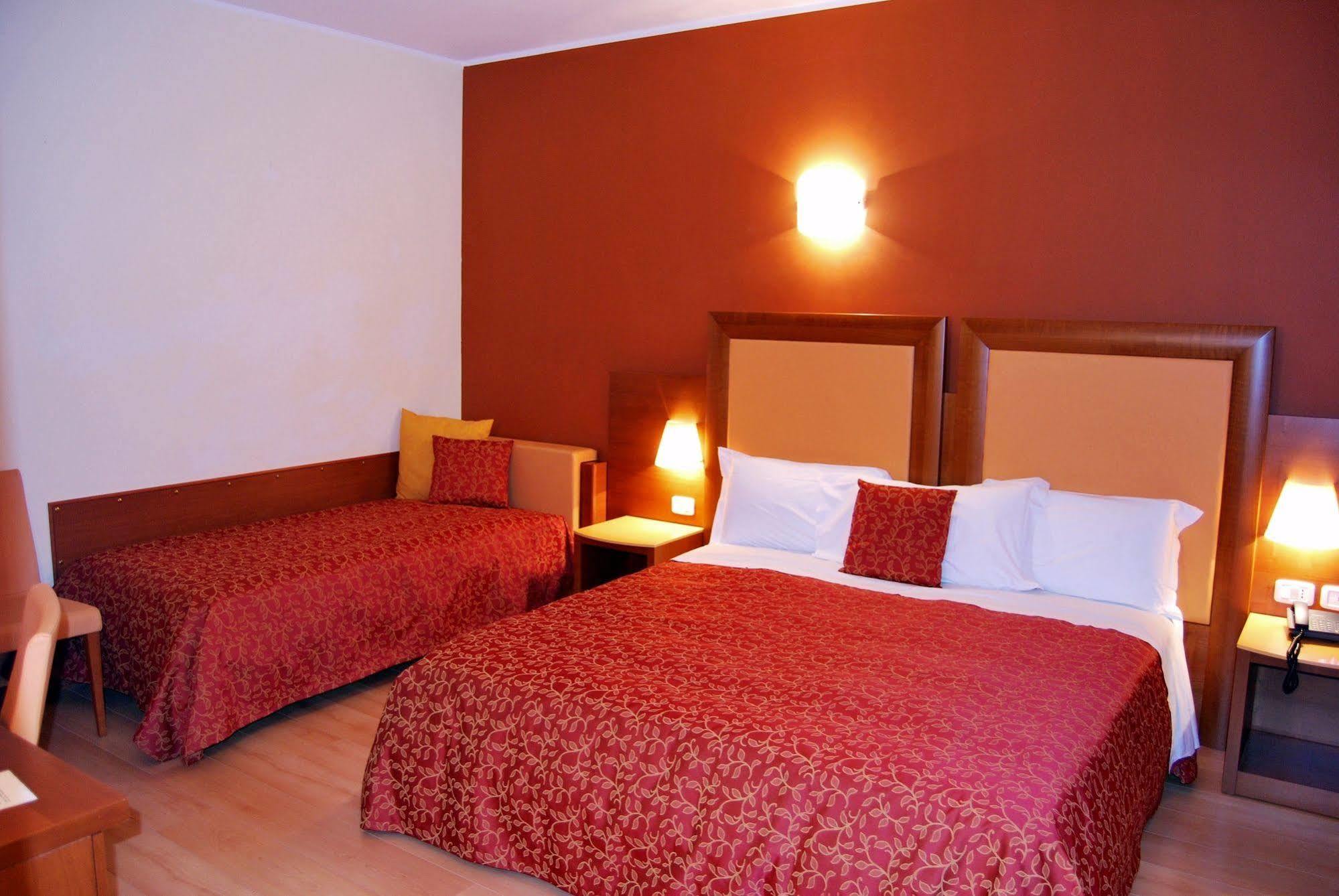 Hotel Villa Delle Rose - Malpensa Oleggio Dış mekan fotoğraf
