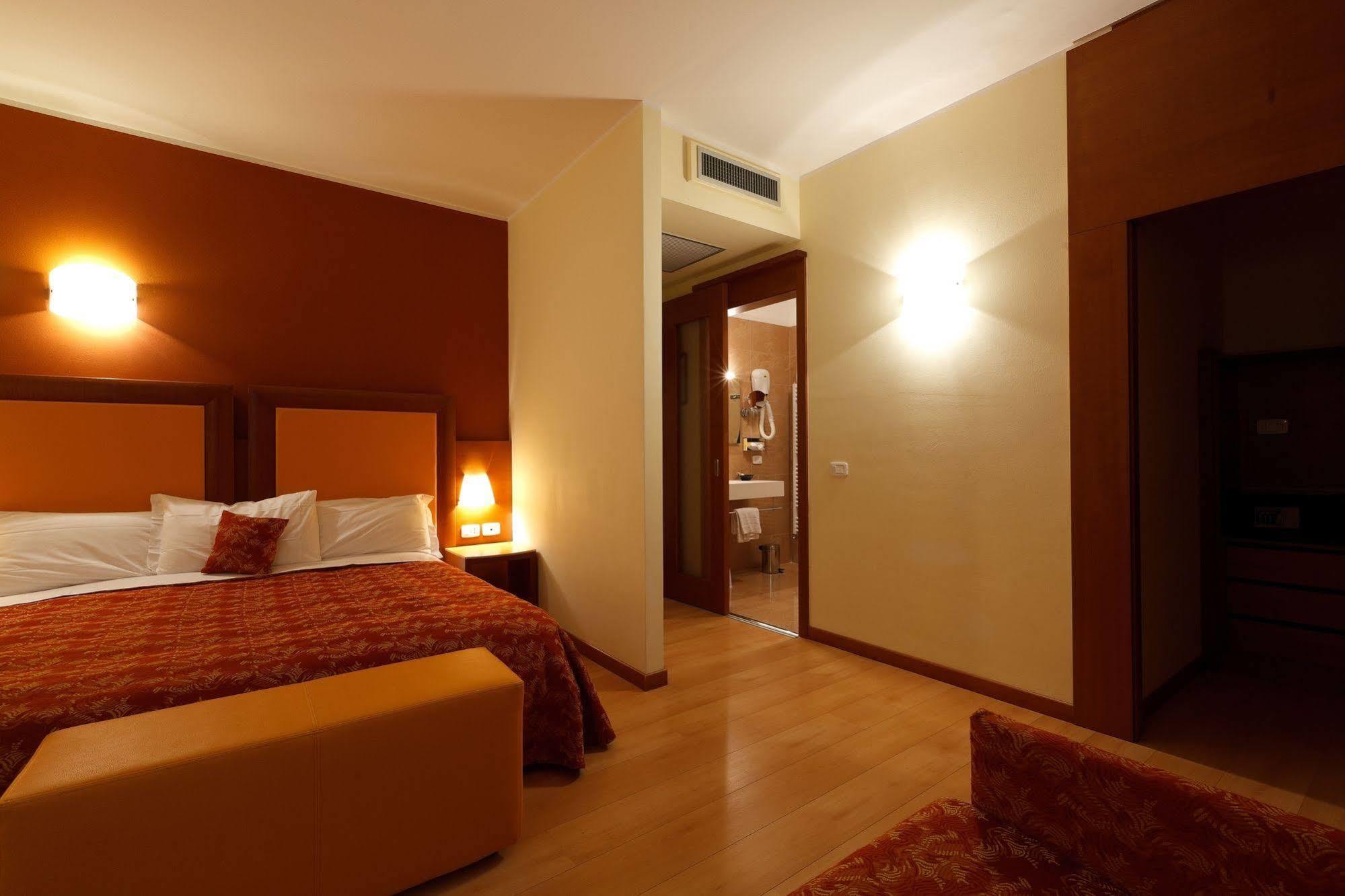 Hotel Villa Delle Rose - Malpensa Oleggio Dış mekan fotoğraf