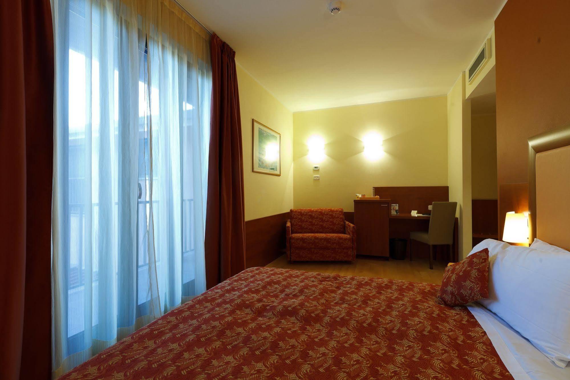 Hotel Villa Delle Rose - Malpensa Oleggio Dış mekan fotoğraf